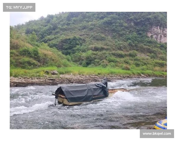 TP马赞比门将河中训练遭遇鳄鱼扑救险被咬伤惊险一刻 TP马赞比门将河中训练遭遇鳄鱼扑救险被咬伤惊险一刻